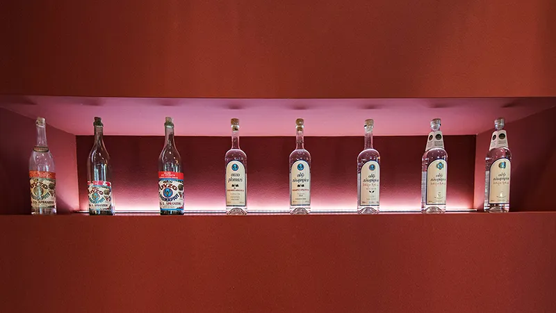 Таверна с узо в Пломари